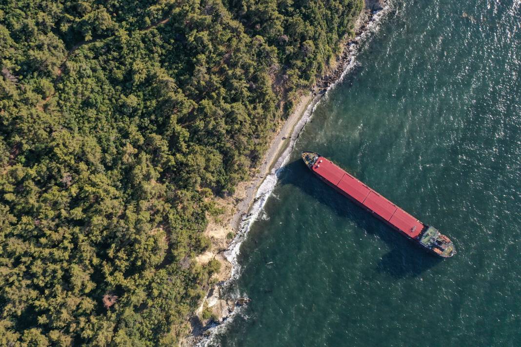 Mudanya'da karaya oturan kargo gemisi kurtarıldı 4